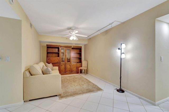 5842 Crystal Shores Drive 105, Boynton Beach, FL 33437