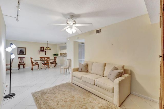 5842 Crystal Shores Drive 105, Boynton Beach, FL 33437