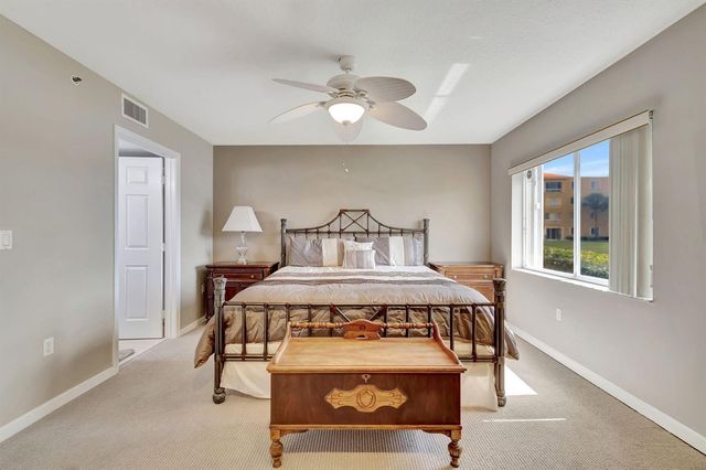 5842 Crystal Shores Drive 105, Boynton Beach, FL 33437