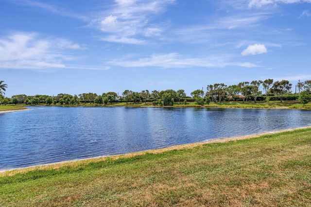 5842 Crystal Shores Drive 105, Boynton Beach, FL 33437