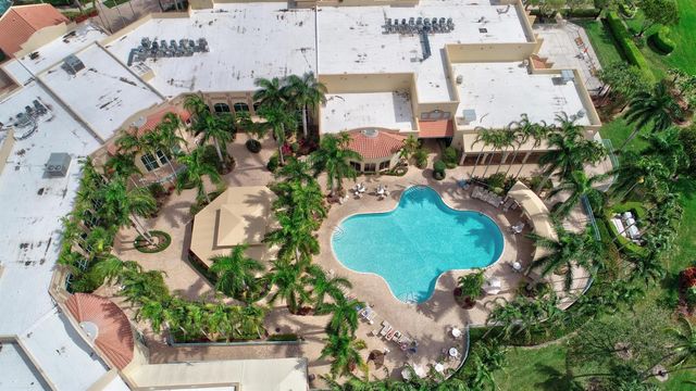 5842 Crystal Shores Drive 105, Boynton Beach, FL 33437