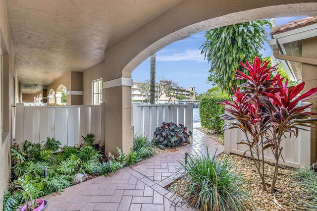 5842 Crystal Shores Drive 105, Boynton Beach, FL 33437