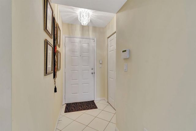 5842 Crystal Shores Drive 105, Boynton Beach, FL 33437