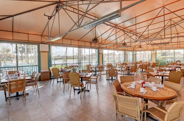 5842 Crystal Shores Drive 105, Boynton Beach, FL 33437