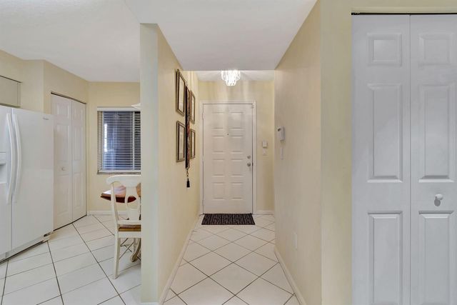5842 Crystal Shores Drive 105, Boynton Beach, FL 33437