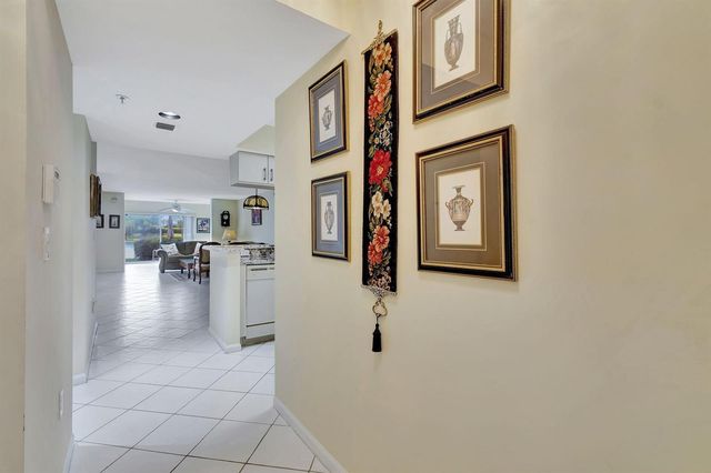 5842 Crystal Shores Drive 105, Boynton Beach, FL 33437