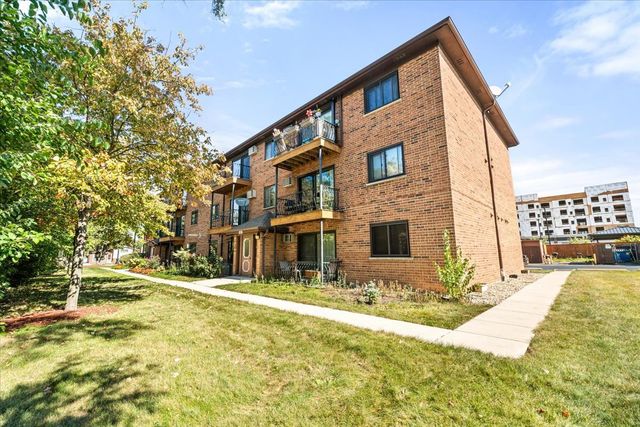 922 W Irving Park Road 303, Bensenville, IL 60106