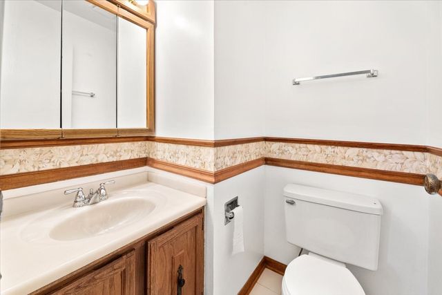 922 W Irving Park Road 303, Bensenville, IL 60106