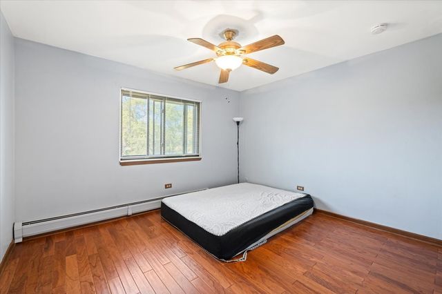 922 W Irving Park Road 303, Bensenville, IL 60106