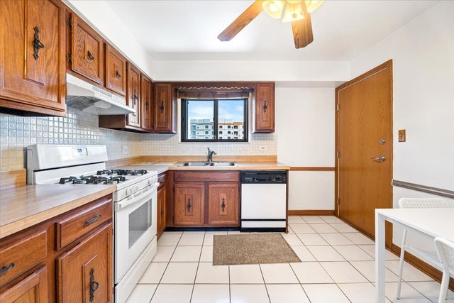 922 W Irving Park Road 303, Bensenville, IL 60106