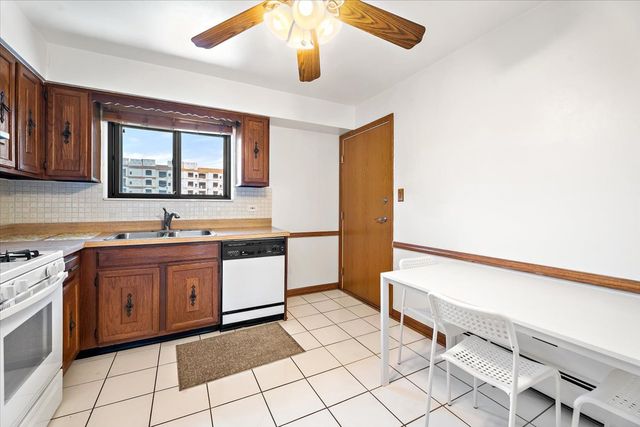 922 W Irving Park Road 303, Bensenville, IL 60106