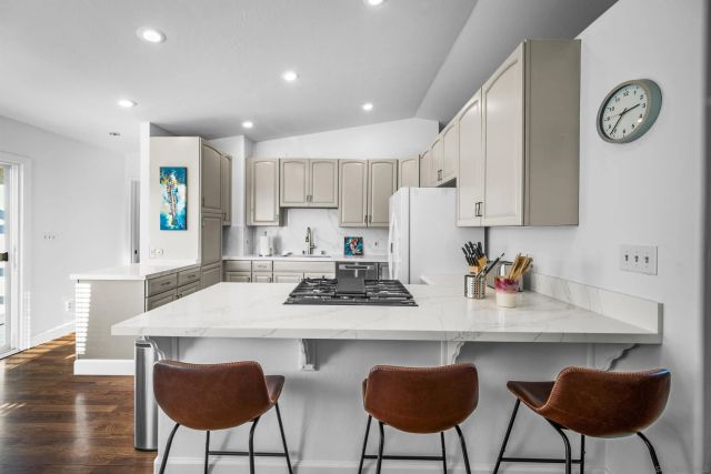 604 Monterey Dr, Oceanside, CA 92058
