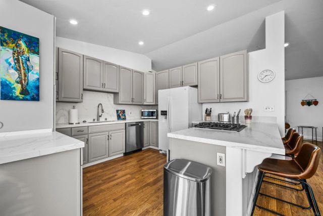 604 Monterey Dr, Oceanside, CA 92058