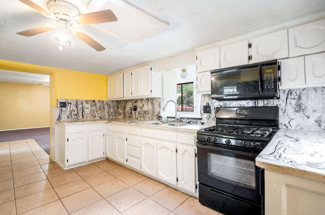 56 Olguin Road, Jarales, NM 87023