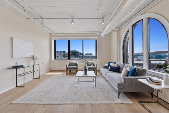 210 South Street 11-6, Boston, MA 02111