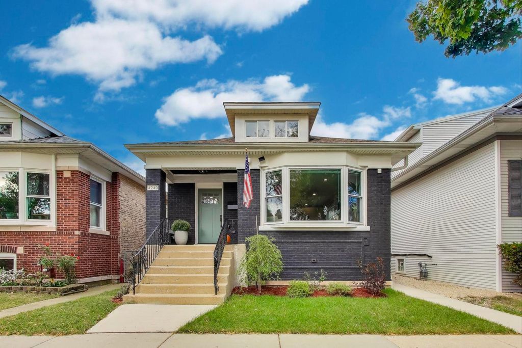 4240 N Mcvicker Avenue, Chicago, IL 60634