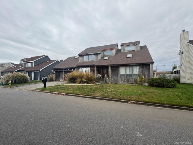 815 Anthony Drive, Lindenhurst, NY 11757