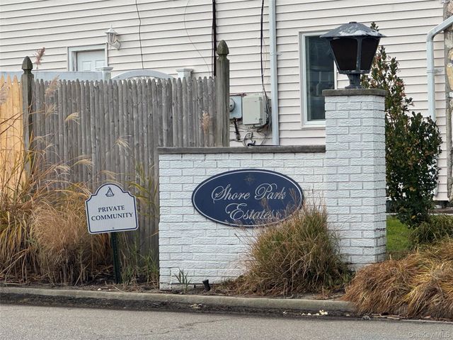 815 Anthony Drive, Lindenhurst, NY 11757