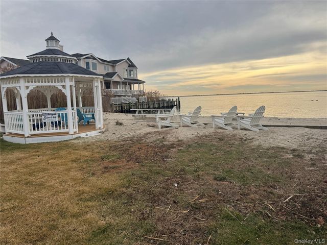815 Anthony Drive, Lindenhurst, NY 11757