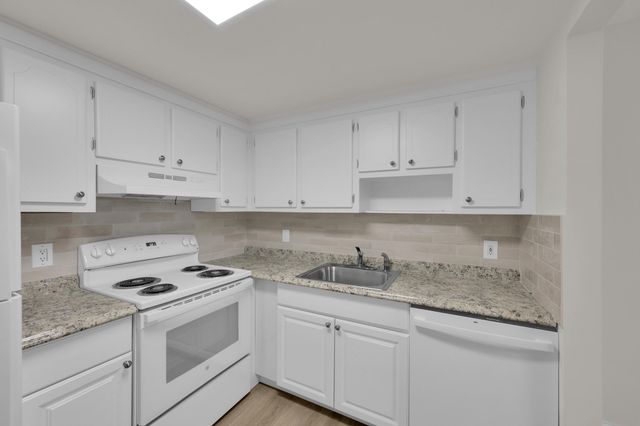 146 SAXONY D Drive 146, Delray Beach, FL 33446