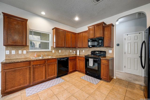 720 Hollow Ridge, Schertz, TX 78154