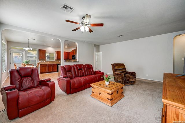 720 Hollow Ridge, Schertz, TX 78154