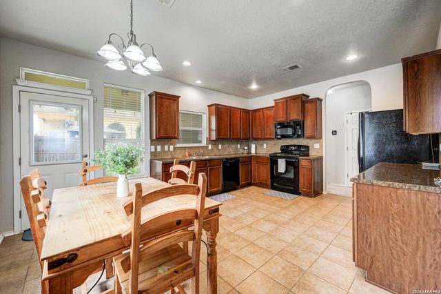 720 Hollow Ridge, Schertz, TX 78154
