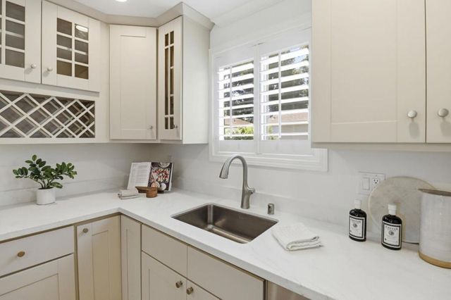 950 Hudson Street, Redwood City, CA 94061