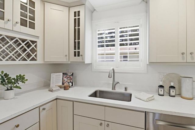 950 Hudson Street, Redwood City, CA 94061