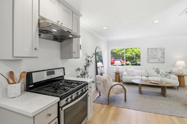 950 Hudson Street, Redwood City, CA 94061