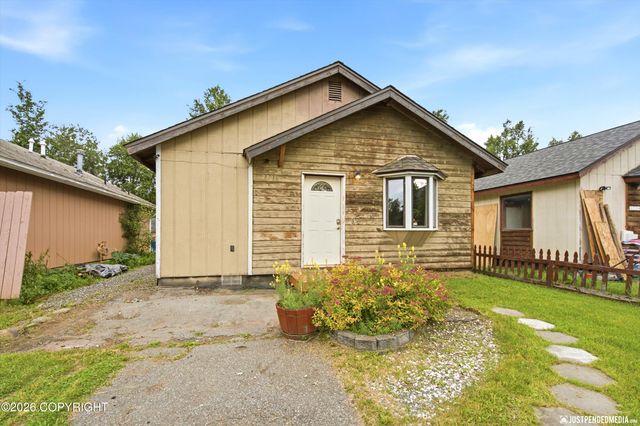 7721 Regal Mountain Drive, Anchorage, AK 99504