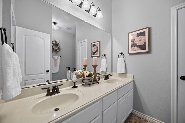 225 Diamond Rose Drive, Burleson, TX 76028