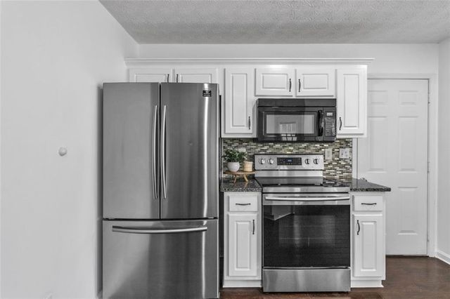 7020 Greenridge Drive, Loganville, GA 30052