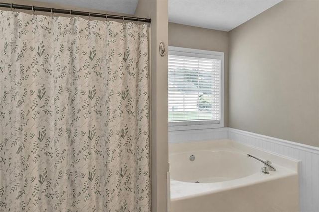 7020 Greenridge Drive, Loganville, GA 30052
