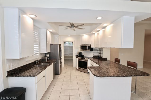 5495 Freeport LN, Naples, FL 34119