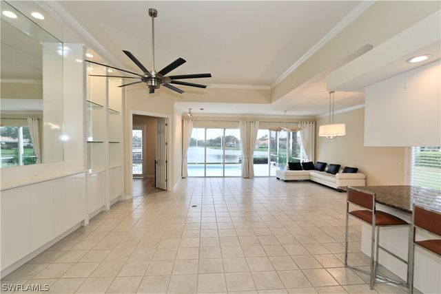 5495 Freeport LN, Naples, FL 34119