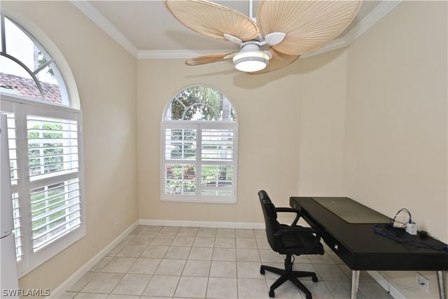 5495 Freeport LN, Naples, FL 34119