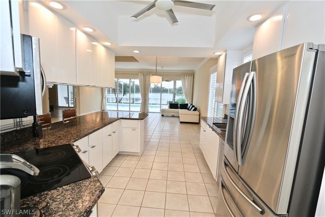 5495 Freeport LN, Naples, FL 34119