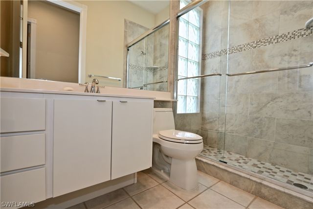 5495 Freeport LN, Naples, FL 34119