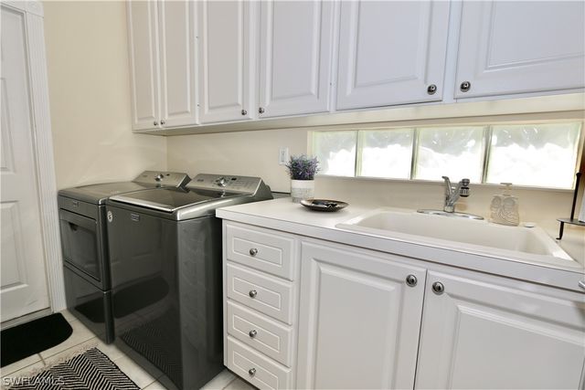 5495 Freeport LN, Naples, FL 34119