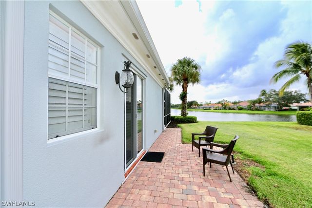 5495 Freeport LN, Naples, FL 34119