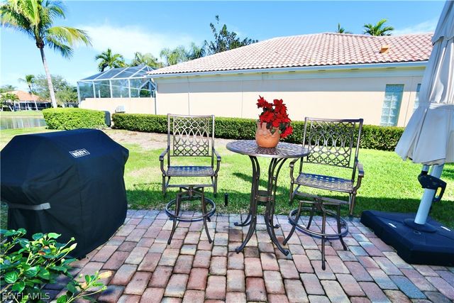 5495 Freeport LN, Naples, FL 34119