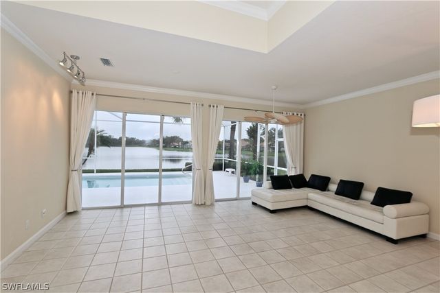 5495 Freeport LN, Naples, FL 34119