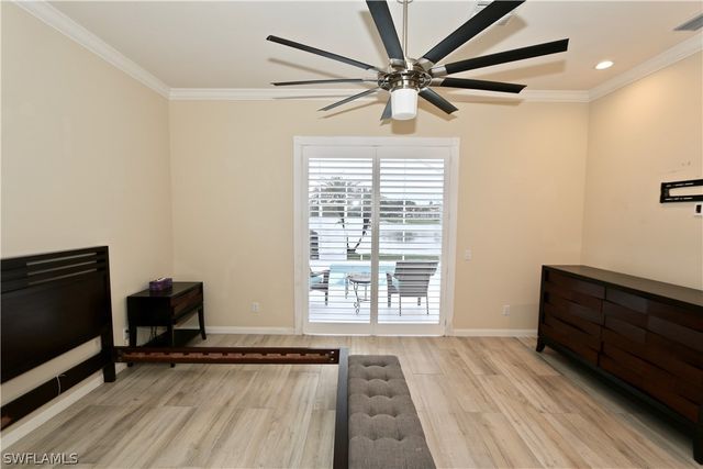 5495 Freeport LN, Naples, FL 34119