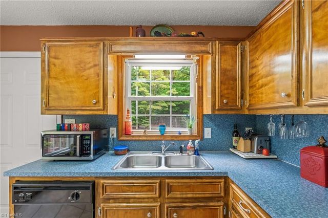 143 Shimmer Drive, Lexington, NC 27292