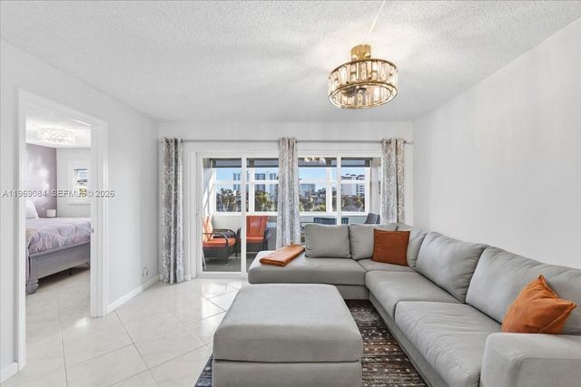 3201 NE 8th St 405, Pompano Beach, FL 33062