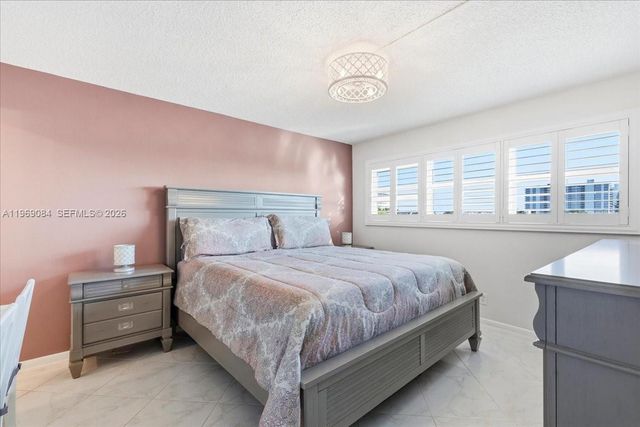 3201 NE 8th St 405, Pompano Beach, FL 33062