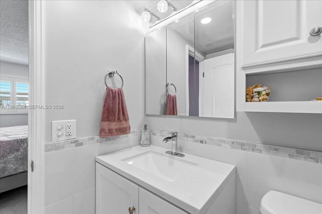 3201 NE 8th St 405, Pompano Beach, FL 33062