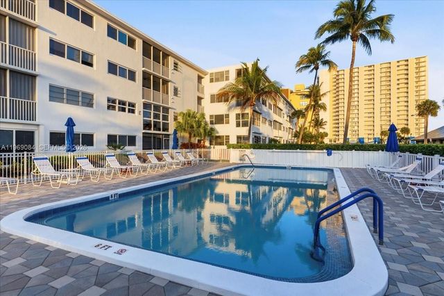 3201 NE 8th St 405, Pompano Beach, FL 33062