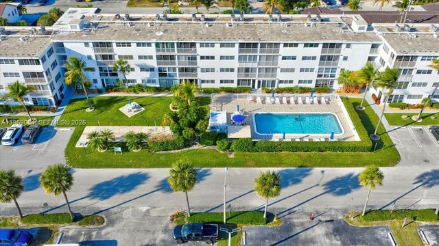 3201 NE 8th St 405, Pompano Beach, FL 33062